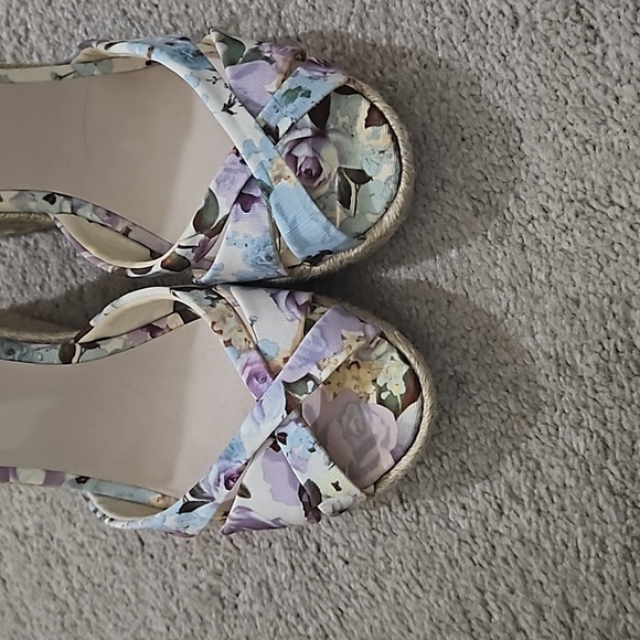 Floral Wedges - Picture 5 of 6